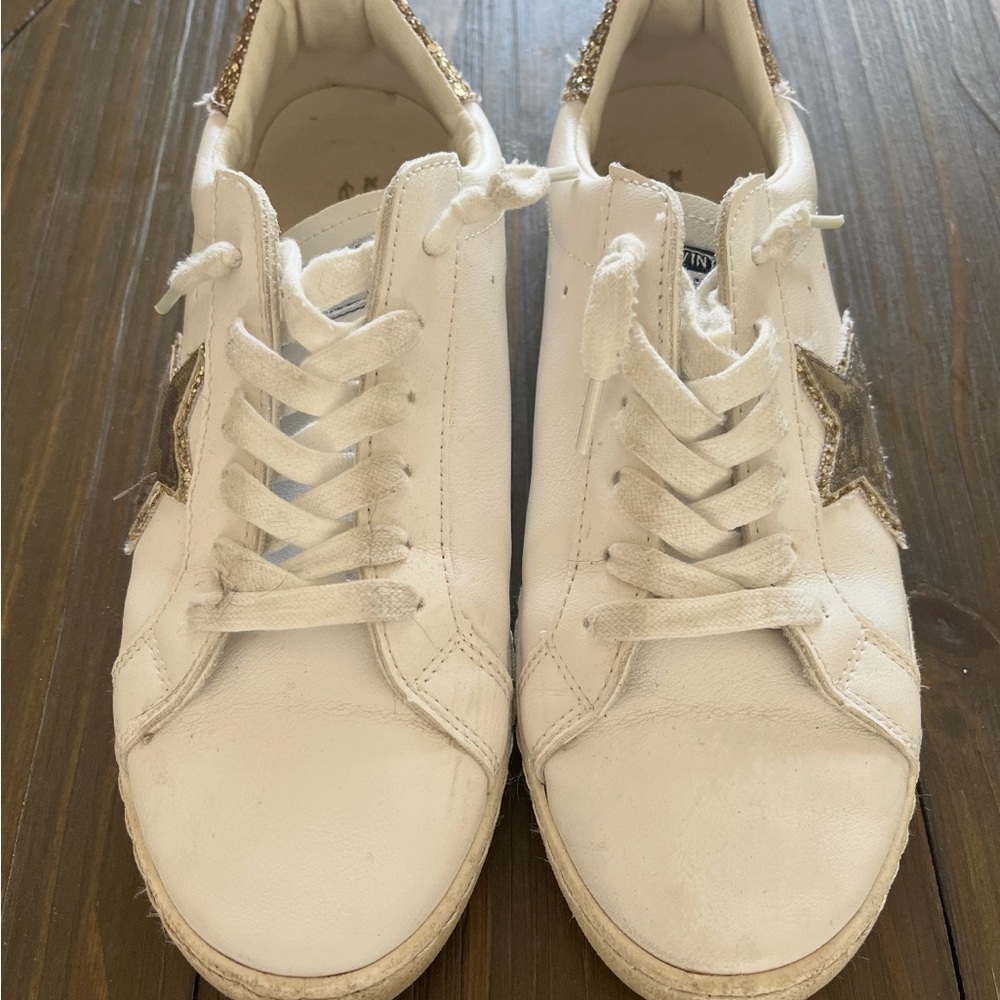 VINTAGE White and Gold Star Sneakers